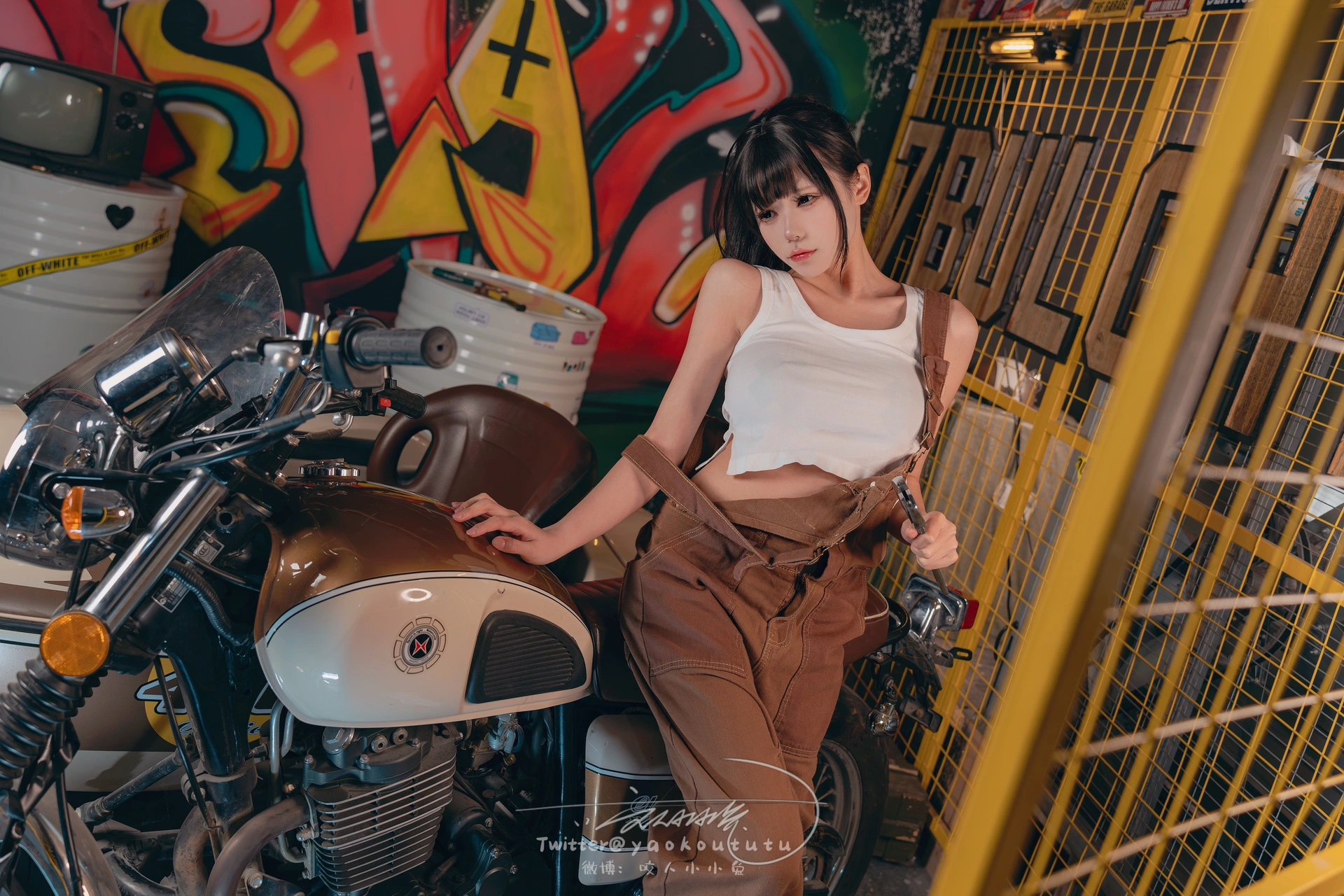 咬一口兔娘(黏黏团子兔) – NO.125 24.1月 机车修理工 Shake it 2